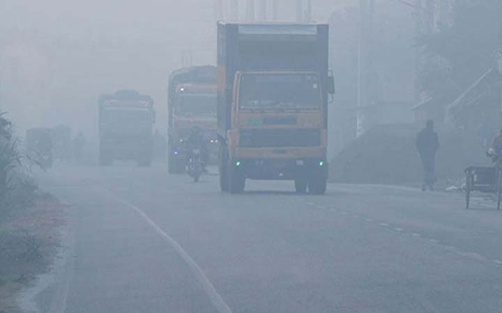কুয়াশায় নিরাপদে গাড়ি চালাতে ৪ নির্দেশনা